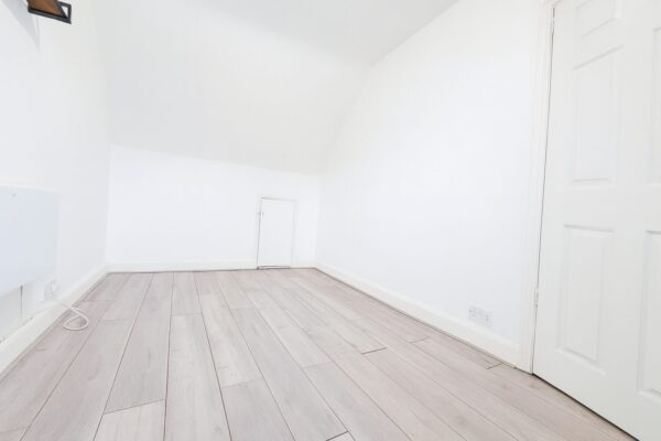 1 Bedroom Flat To Let - HP11