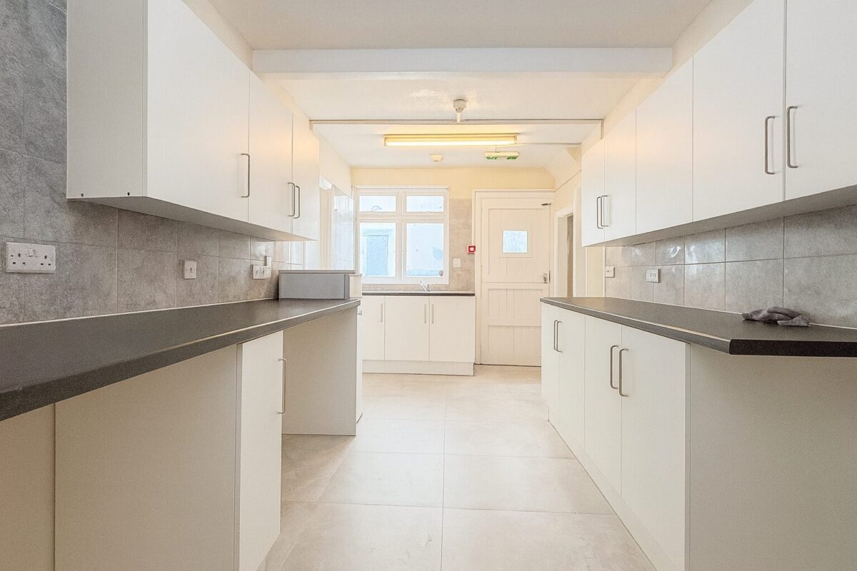 5 Bedroom House To Let - HP13