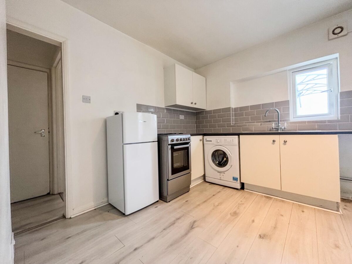 1 Bedroom Flat To Let - HP11