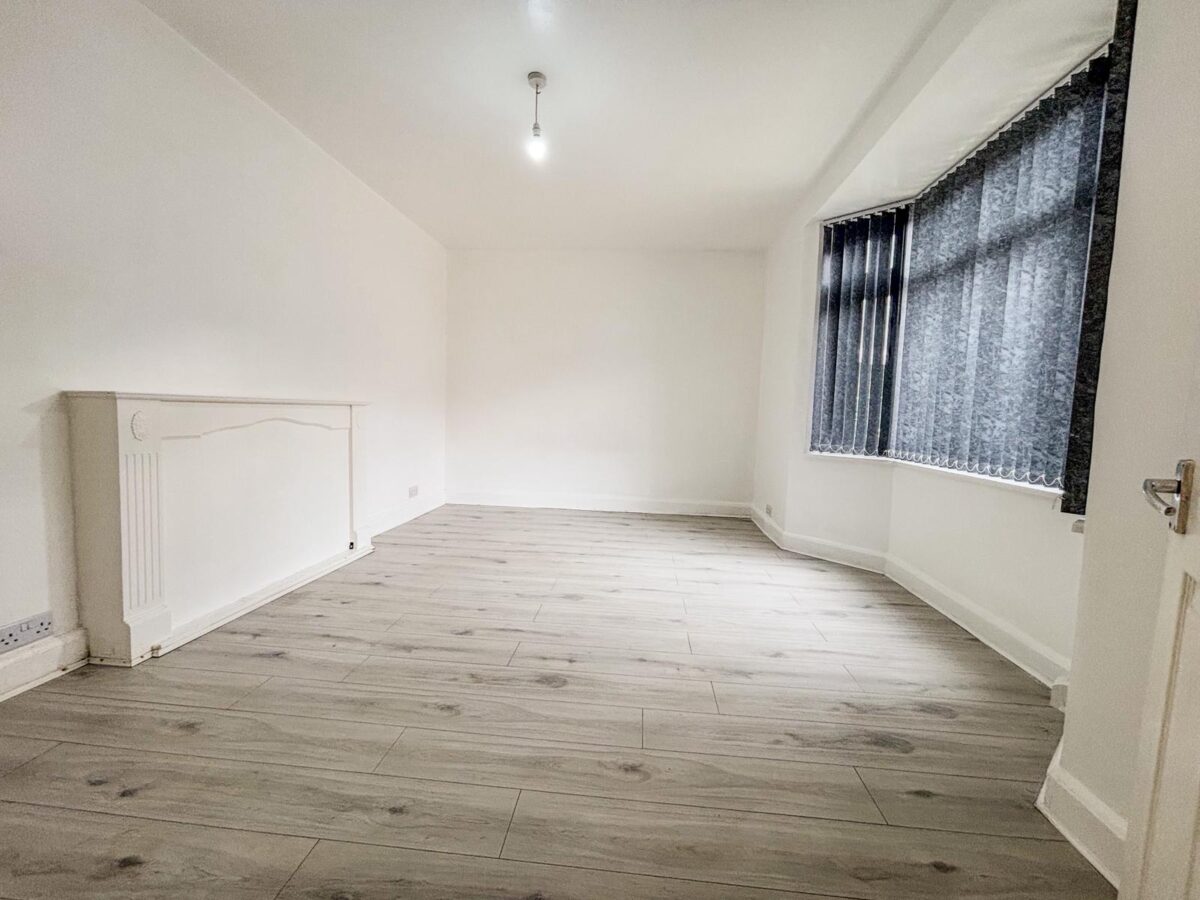 1 Bedroom Flat To Let - HP11