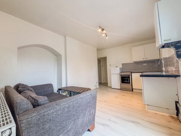 1 Bedroom Flat To Let - HP11