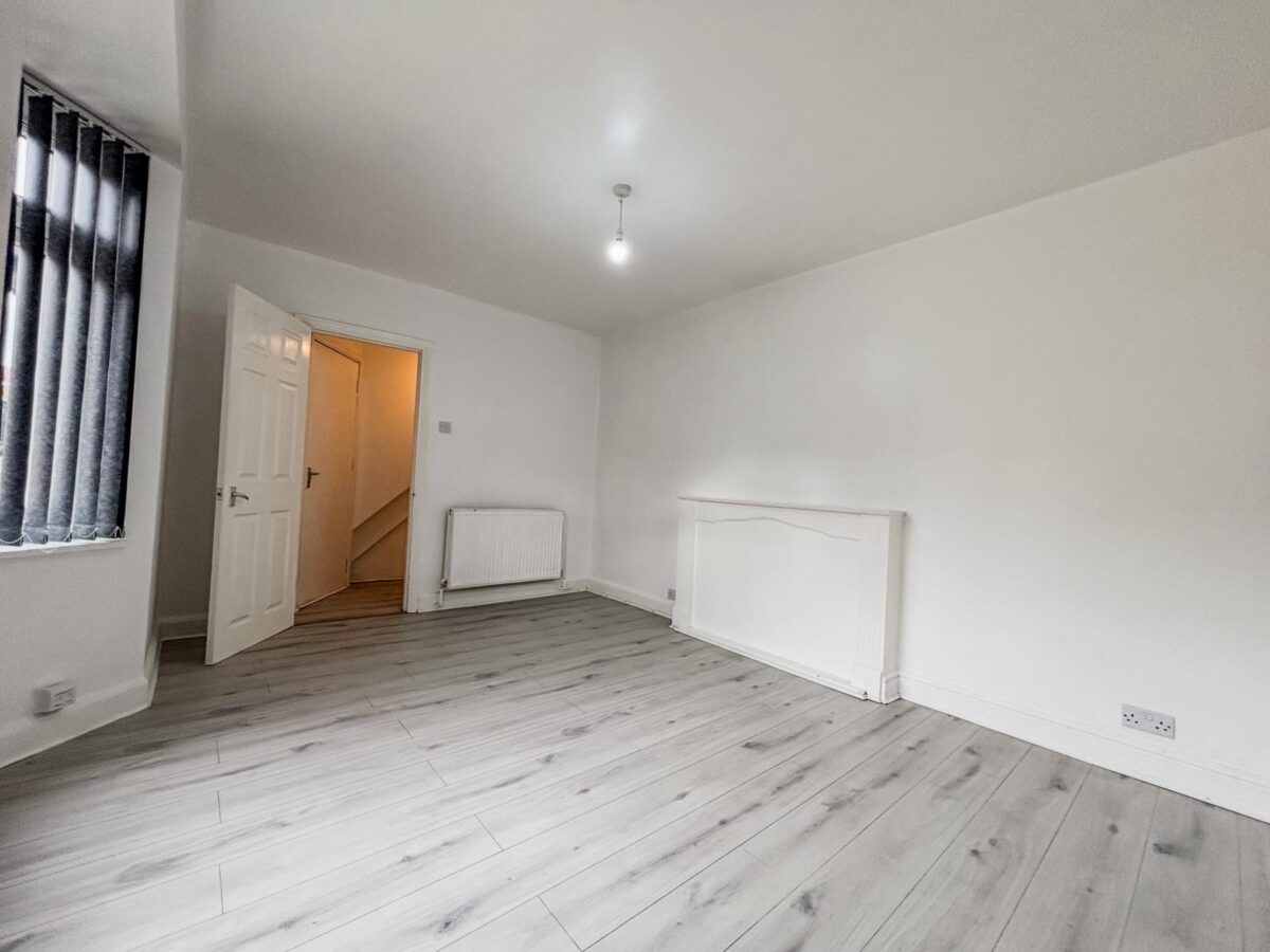 1 Bedroom Flat To Let - HP11