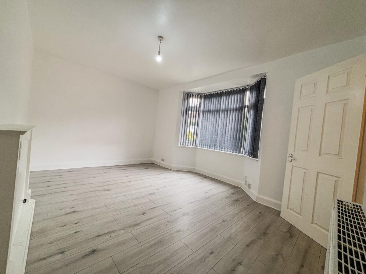 1 Bedroom Flat To Let - HP11