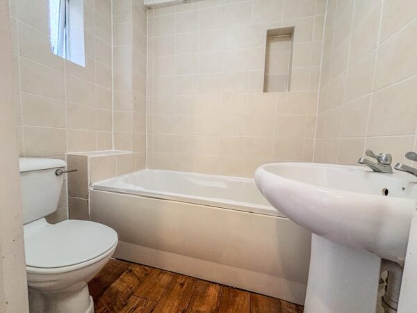 1 Bedroom Flat To Let - HP11