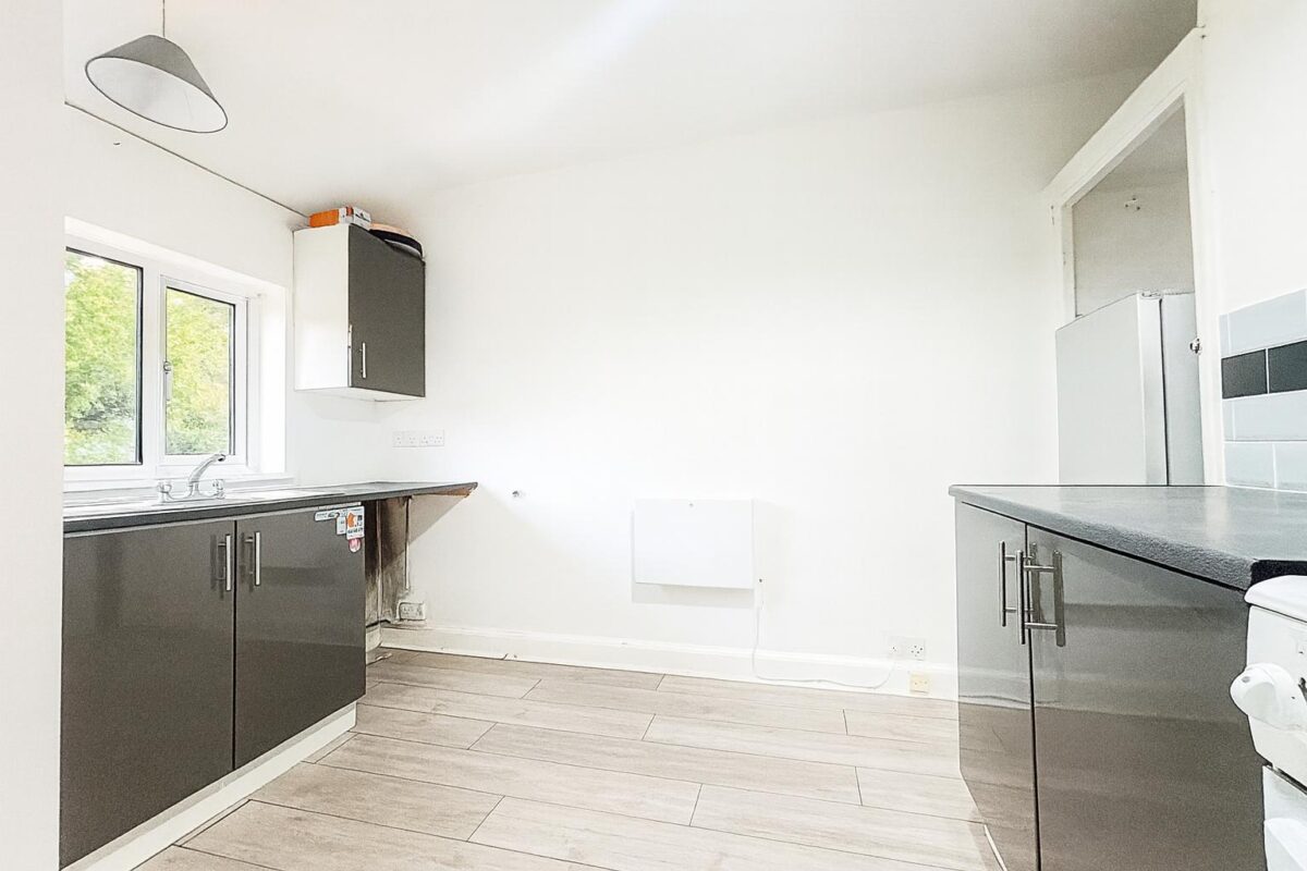 1 Bedroom Flat To Let - HP11