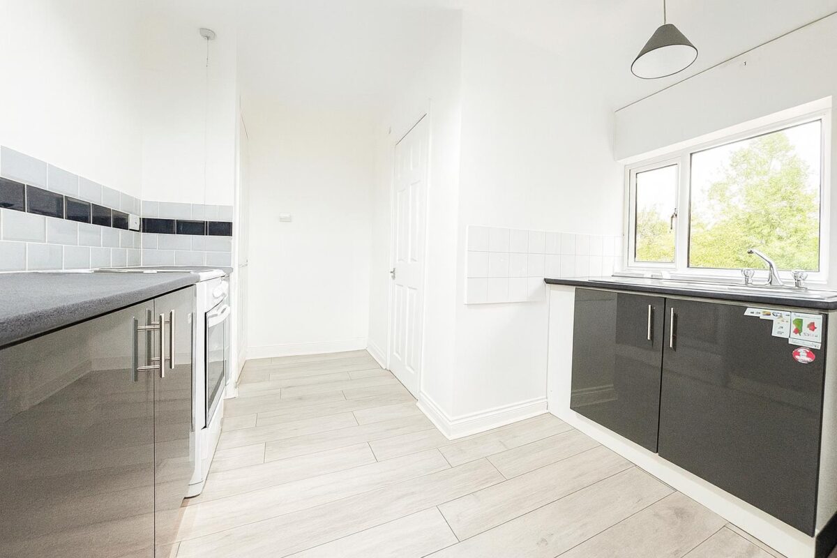 1 Bedroom Flat To Let - HP11
