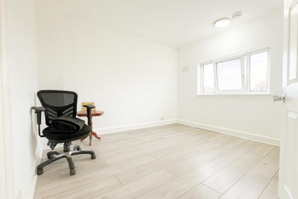 1 Bedroom Flat To Let - HP11