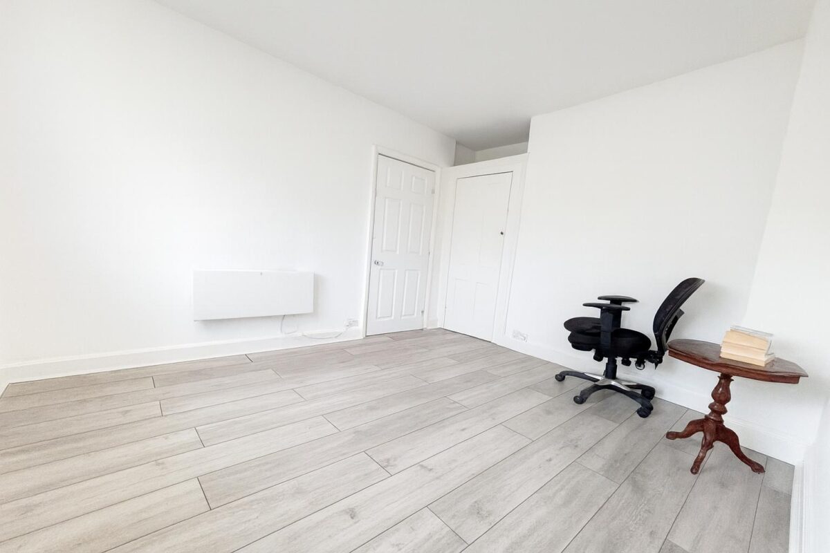 1 Bedroom Flat To Let - HP11