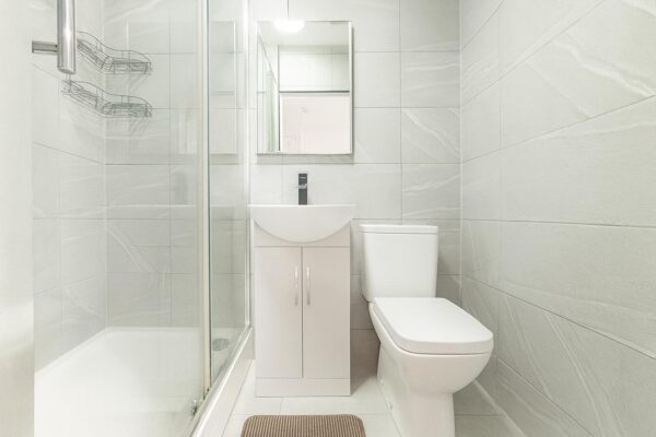 1 Bedroom Flat To Let - HP11
