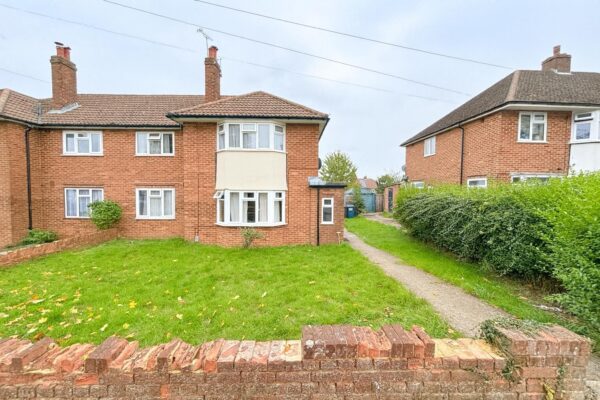 2 Bedroom Flat To Let - HP12