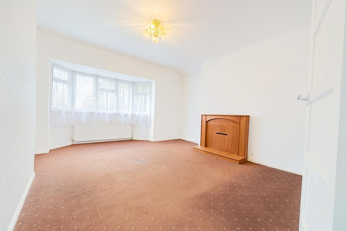 2 Bedroom Flat To Let - HP12