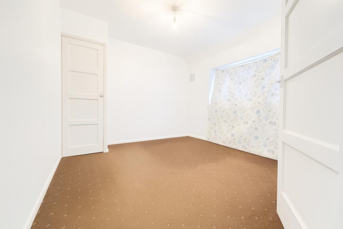 2 Bedroom Flat To Let - HP12