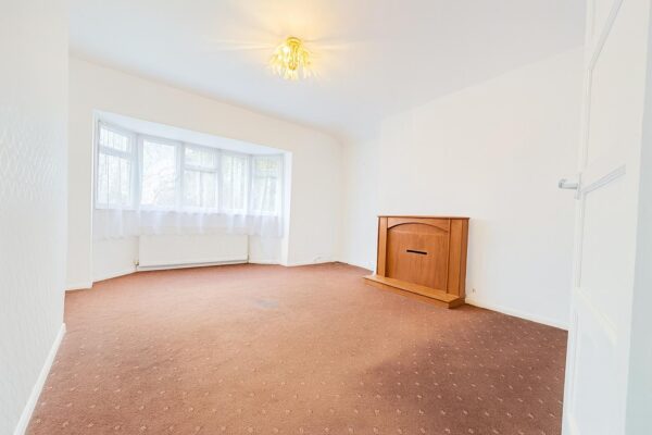 2 Bedroom Flat To Let - HP12