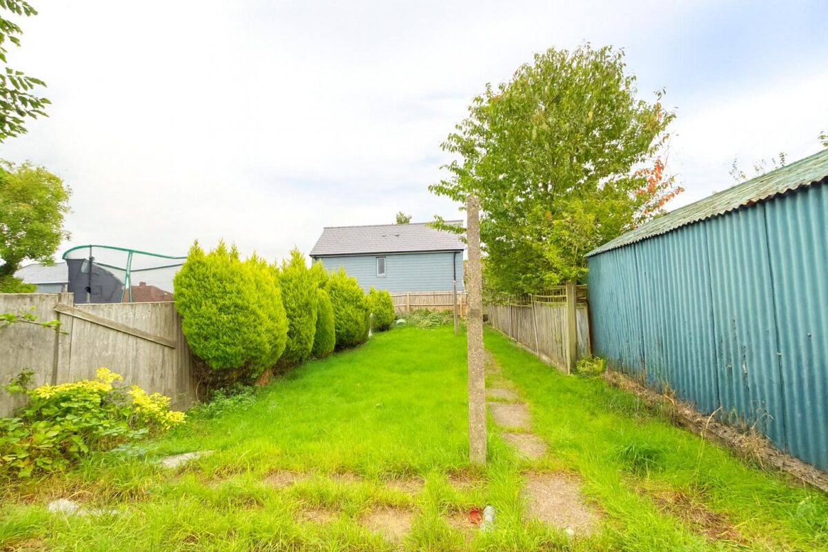 2 Bedroom Flat To Let - HP12