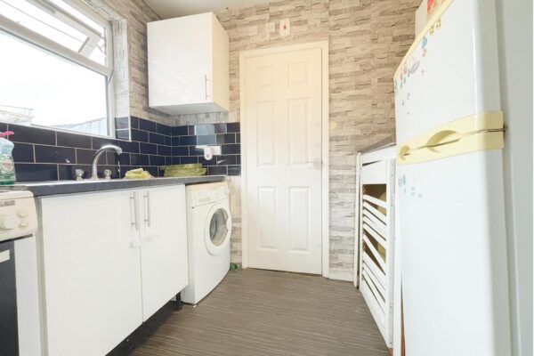 2 Bedroom Flat To Let - HP12