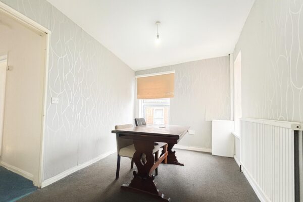 2 Bedroom Flat To Let - HP12