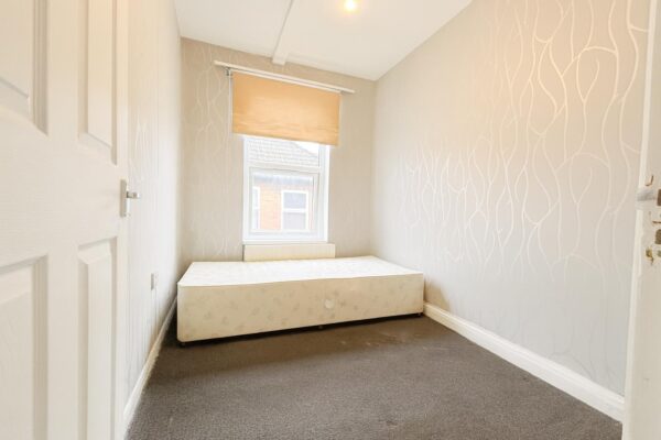 2 Bedroom Flat To Let - HP12