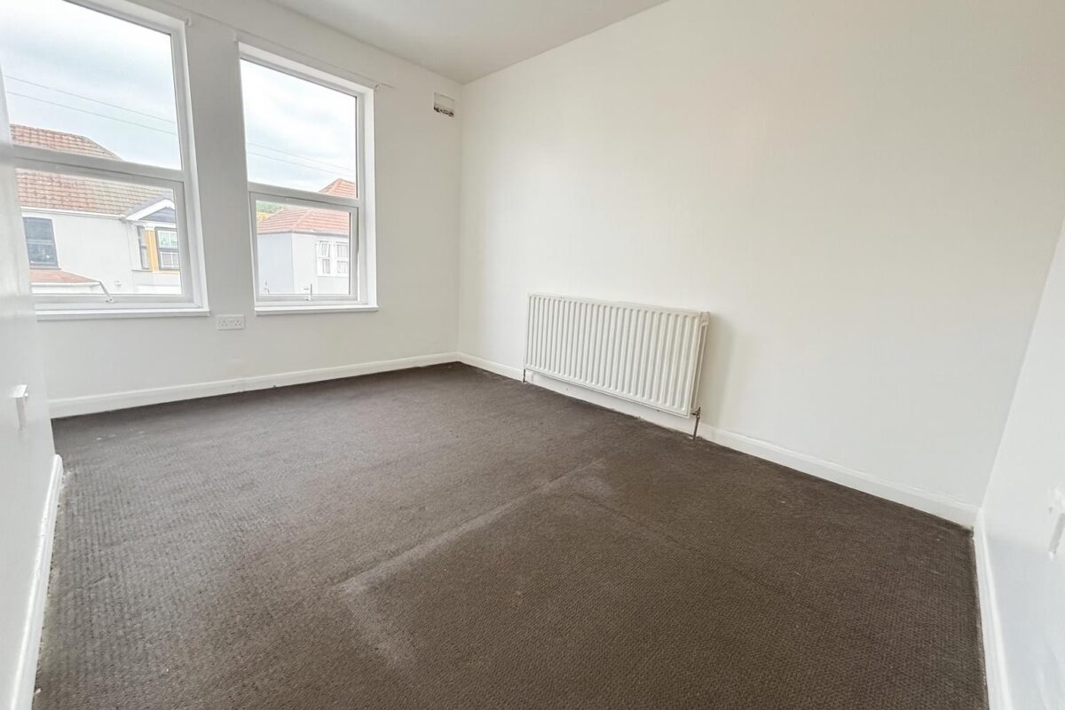 2 Bedroom Flat To Let - HP12