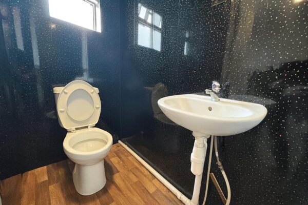 2 Bedroom Flat To Let - HP12