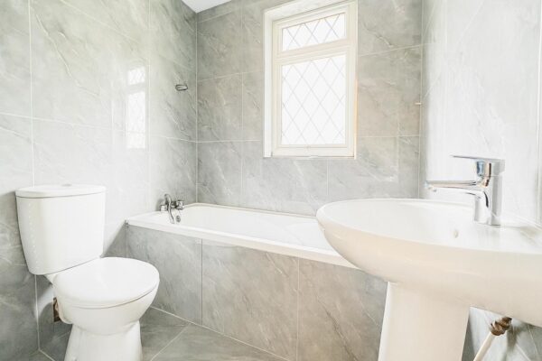 5 Bedroom House To Let - HP13