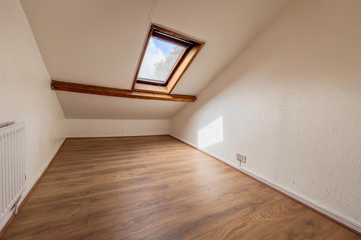 5 Bedroom House To Let - HP13