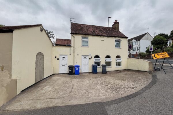 1 Bedroom Flat To Let - HP12