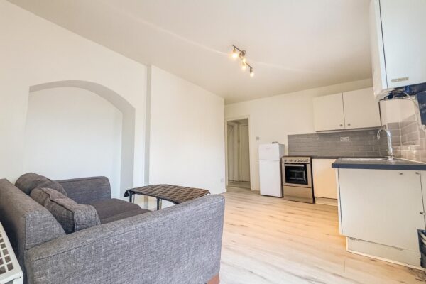 1 Bedroom Flat To Let - HP11