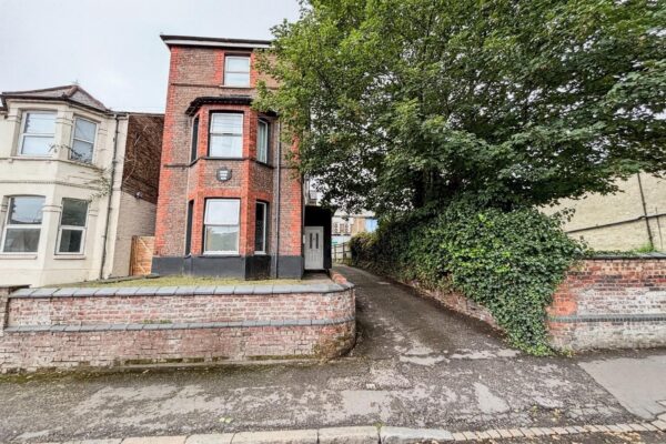 En-Suite Double Room To Let - High Wycombe