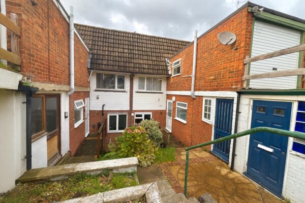 3/4 Bedroom House To Let - HP12