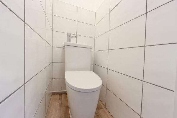 Large Furnished Room To Let - HP11