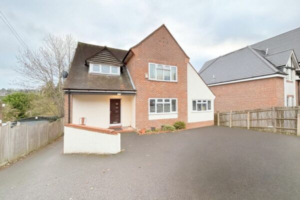 Double Room To Let - HP12