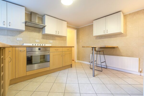 2 Bedroom Flat To Let - HP13