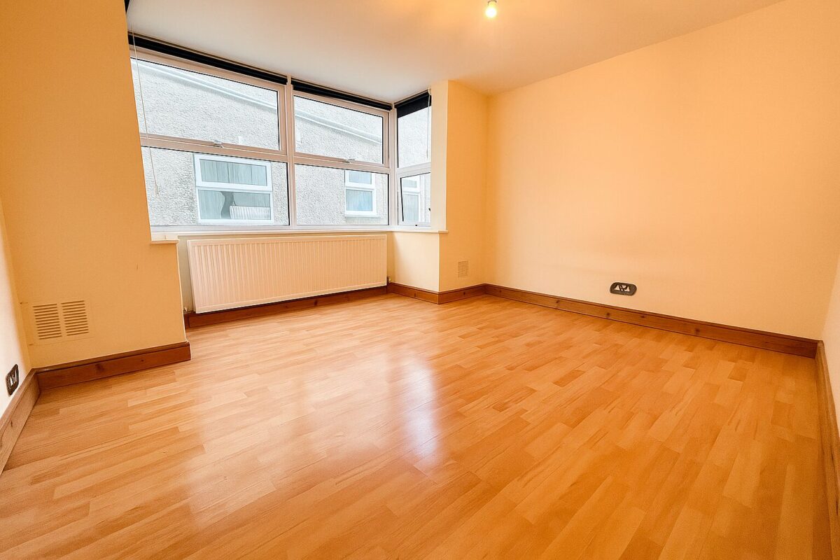 2 Bedroom Flat To Let - HP13
