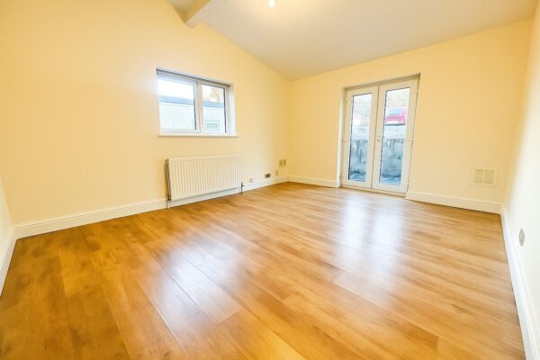 2 Bedroom Flat To Let - HP13