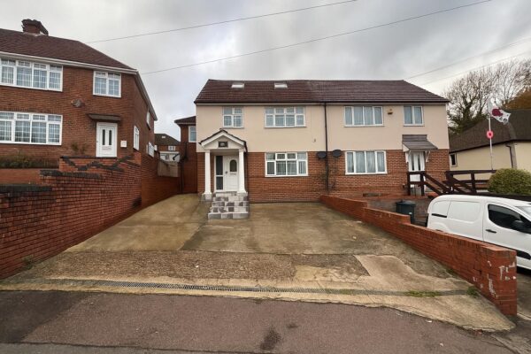 6 Bedroom House To Let - HP12