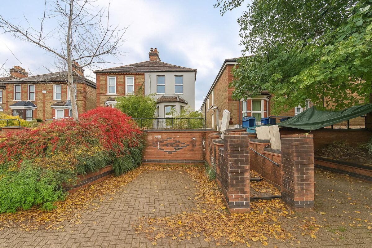 3 Bedroom House To Let - HP13