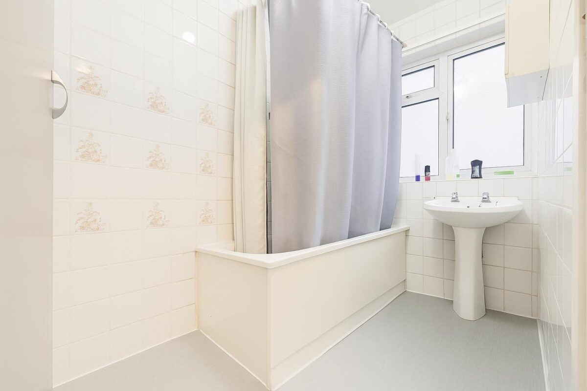 3 Bedroom House To Let - HP13