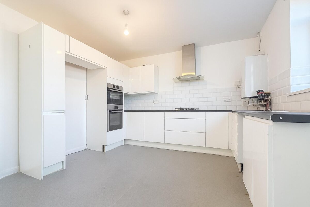 2 Bedroom Flat To Let - HP11