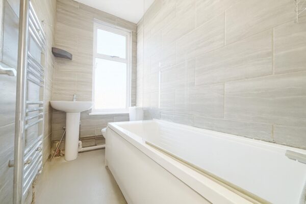 2 Bedroom Flat To Let - HP11