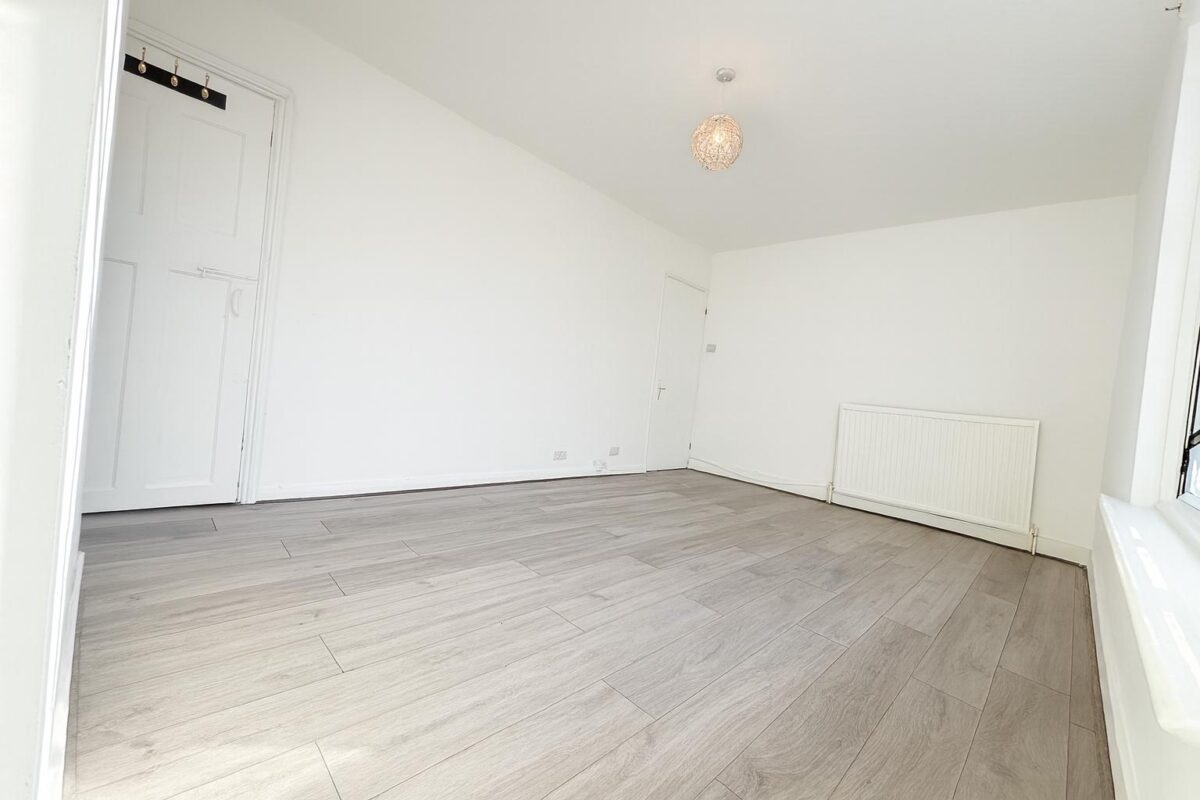 2 Bedroom Flat To Let - HP11