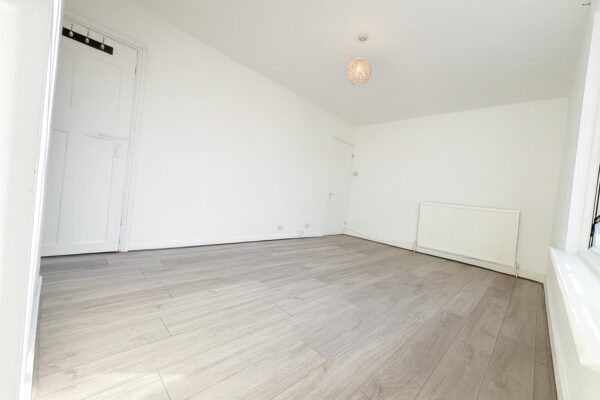 2 Bedroom Flat To Let - HP11