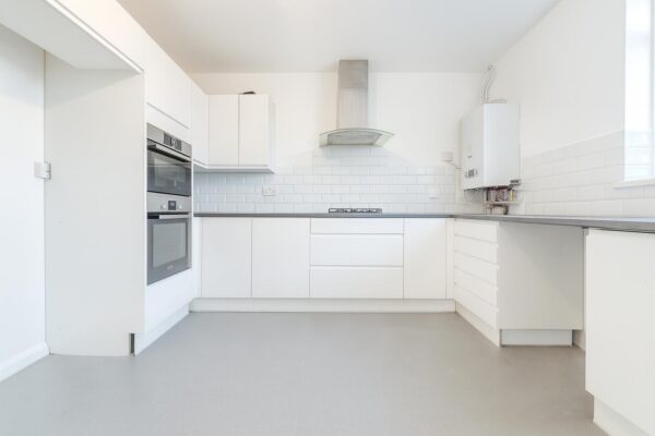 2 Bedroom Flat To Let - HP11
