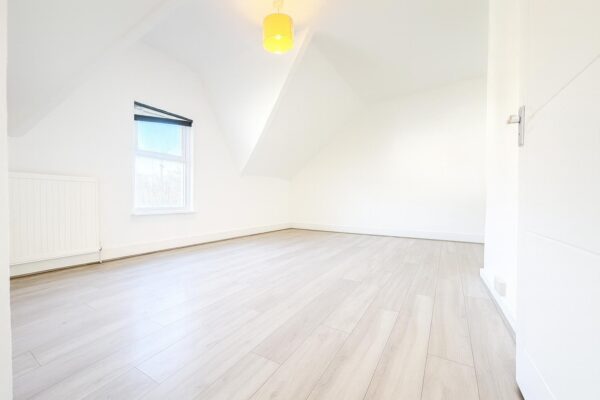 2 Bedroom Flat To Let - HP11