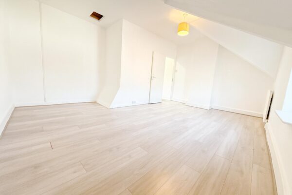 2 Bedroom Flat To Let - HP11