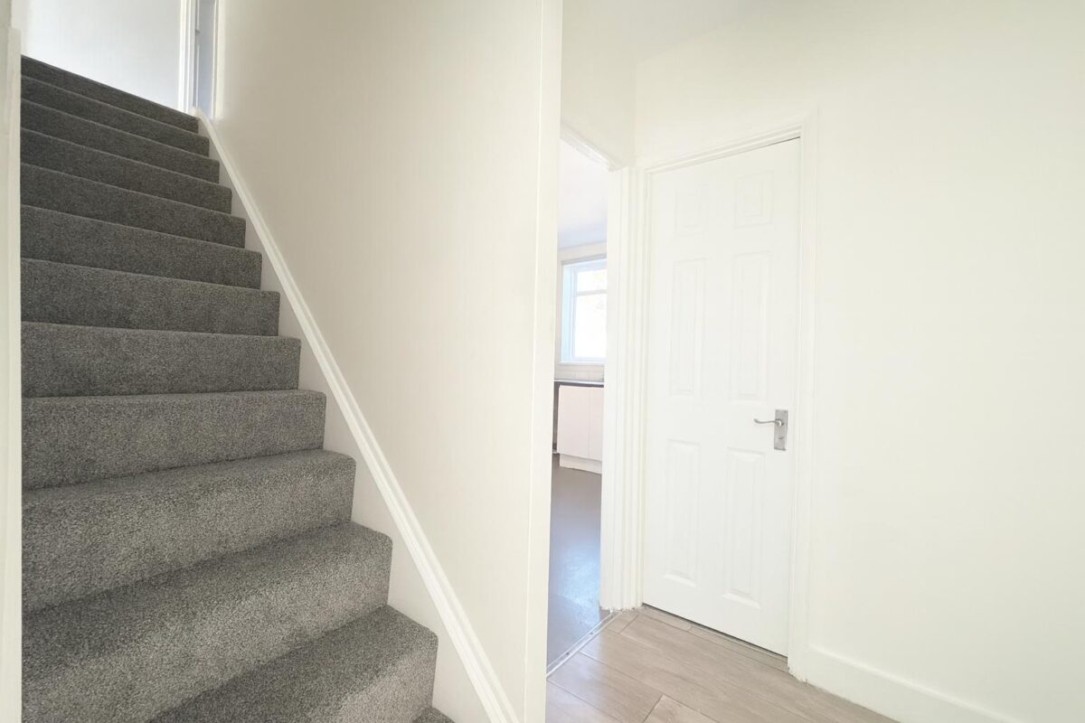 2 Bedroom Flat To Let - HP11