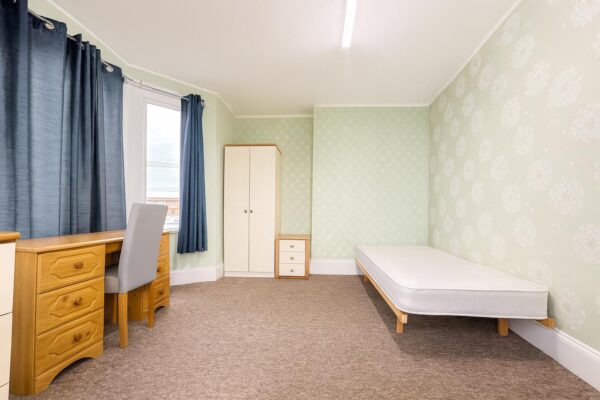 En-Suite Room To Let - HP11