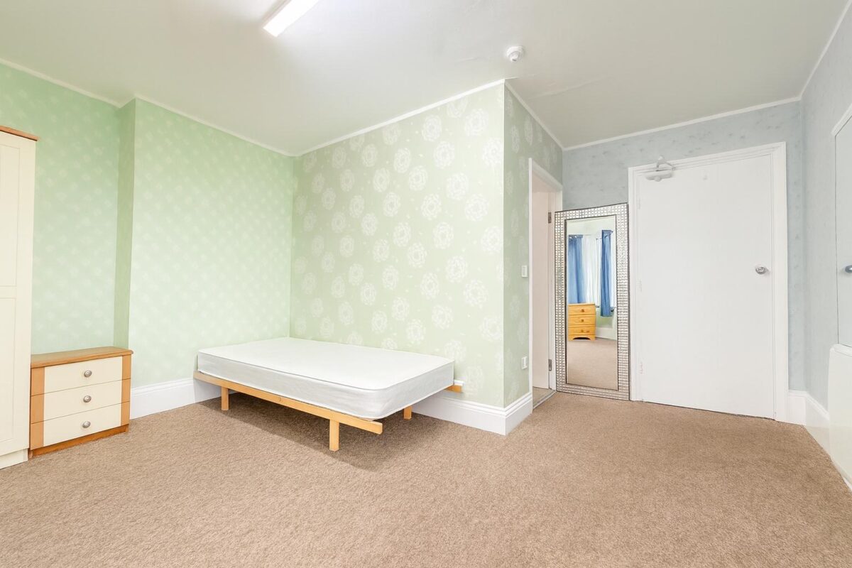 En-Suite Room To Let - HP11