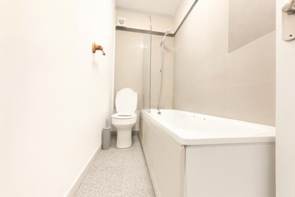 En-Suite Room To Let - HP11