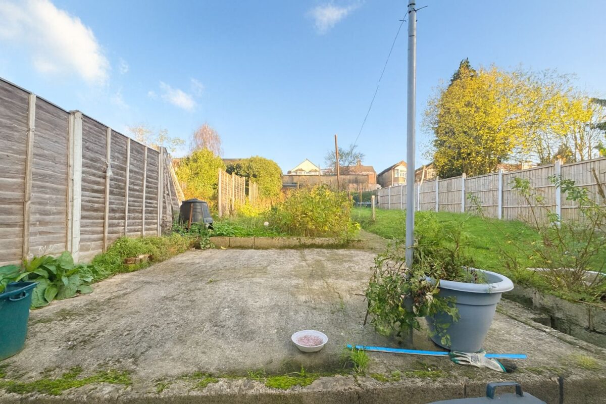 3 Bedroom House To Let - HP13