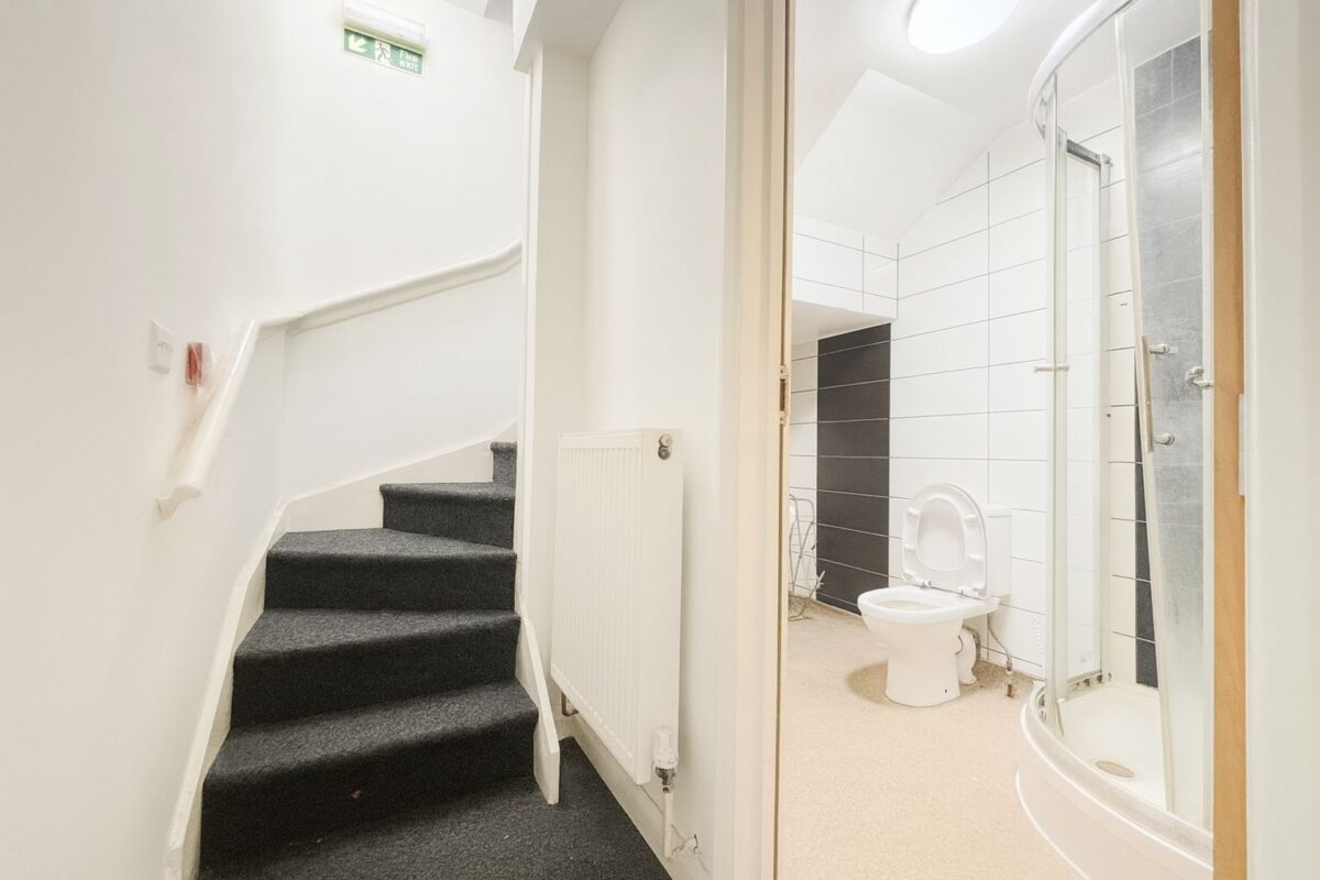 Double Room To Let - HP12